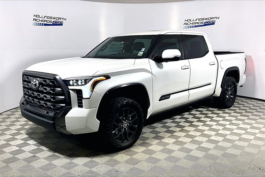 2022 Toyota Tundra Platinum's photo