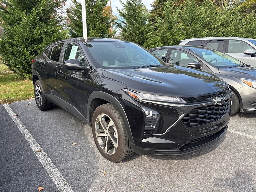 2024 Chevrolet Trax photo 2