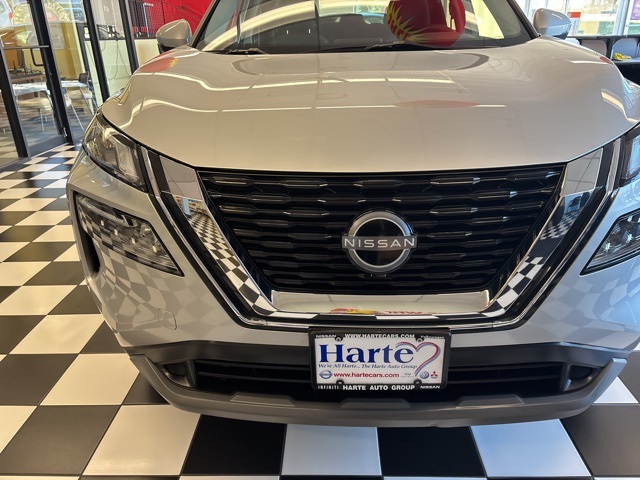 2023 Nissan Rogue SV photo 2