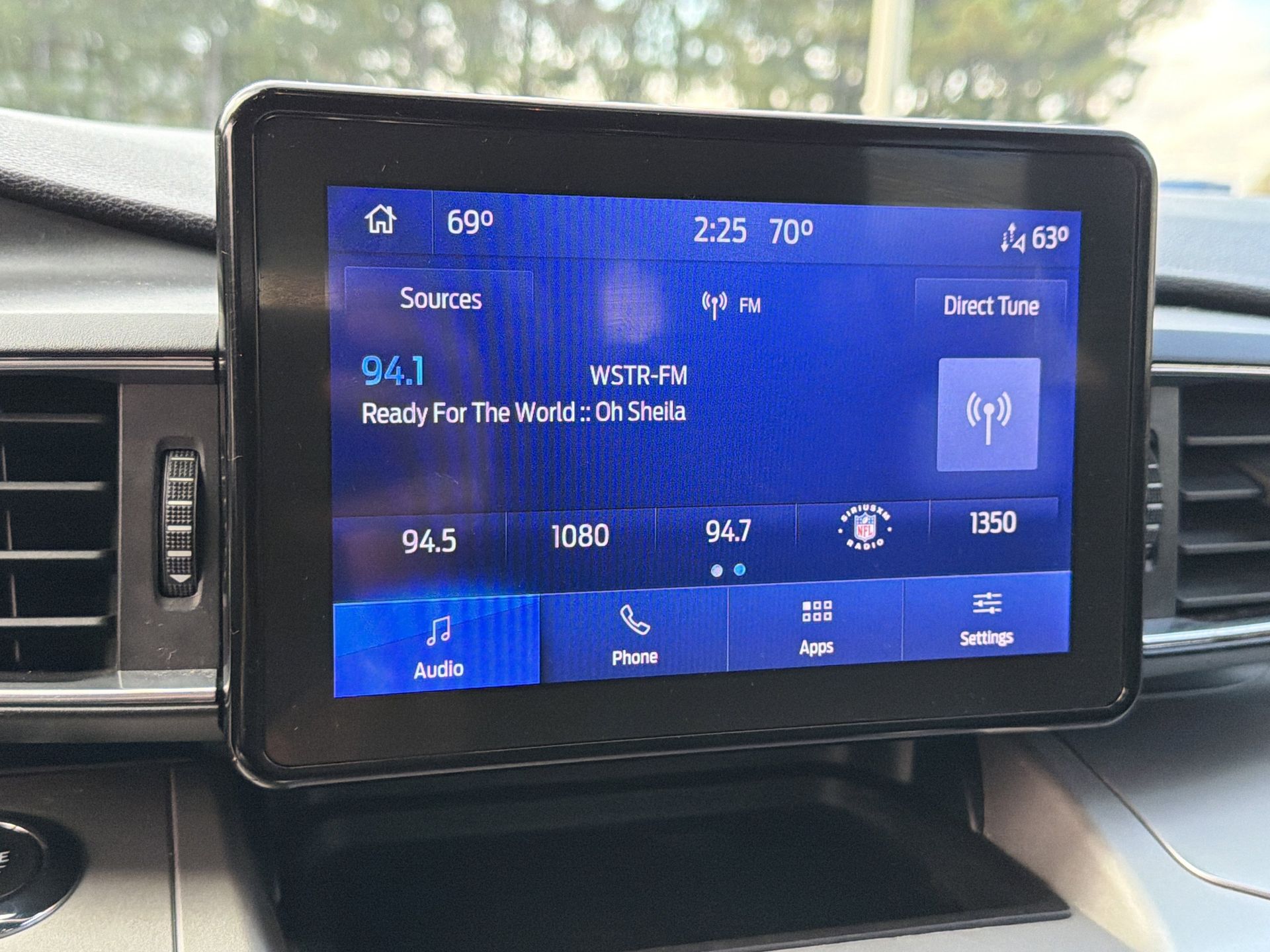 2022 Ford Explorer XLT photo 3