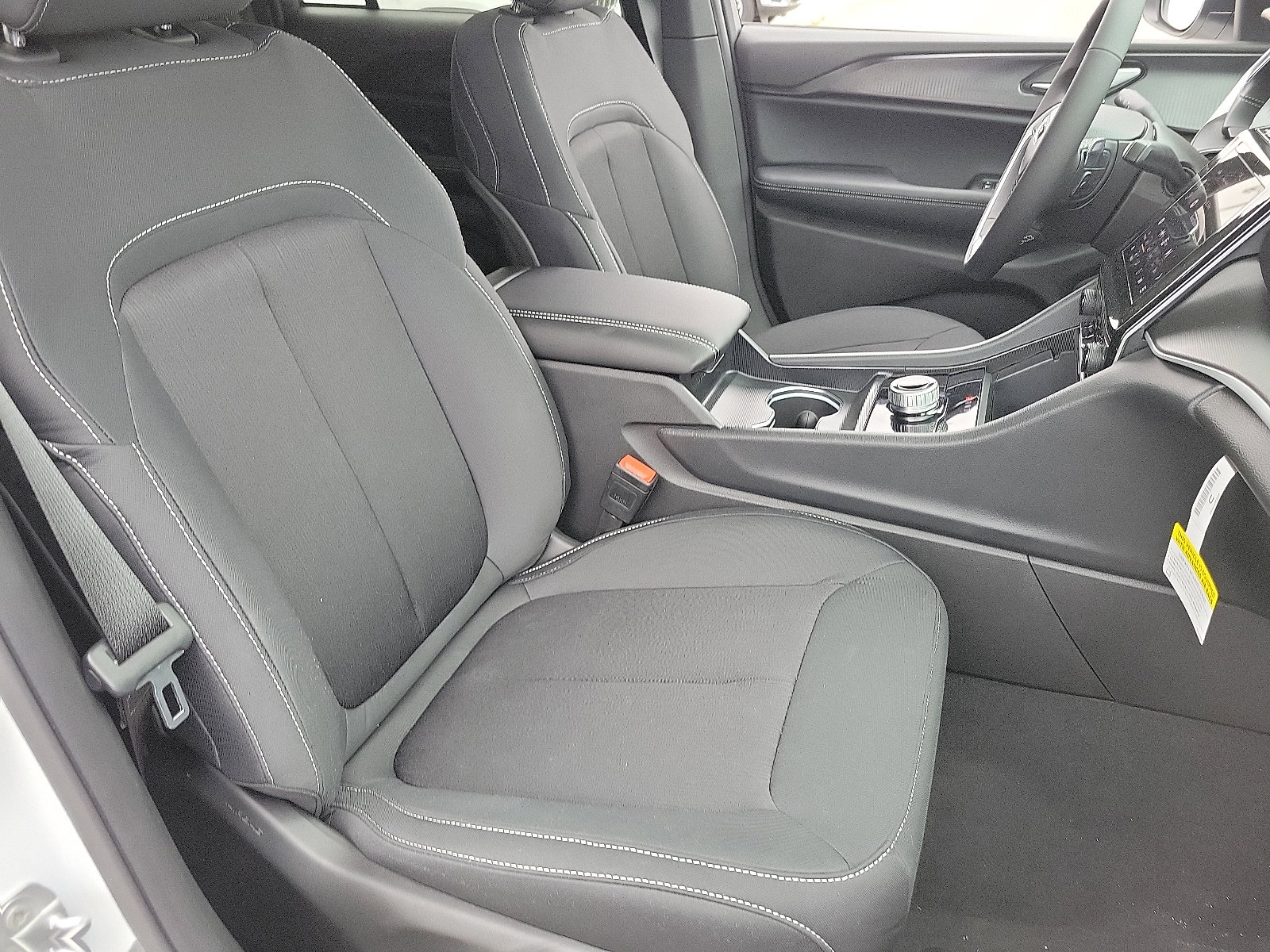 2025 Jeep Grand Cherokee Laredo photo 12