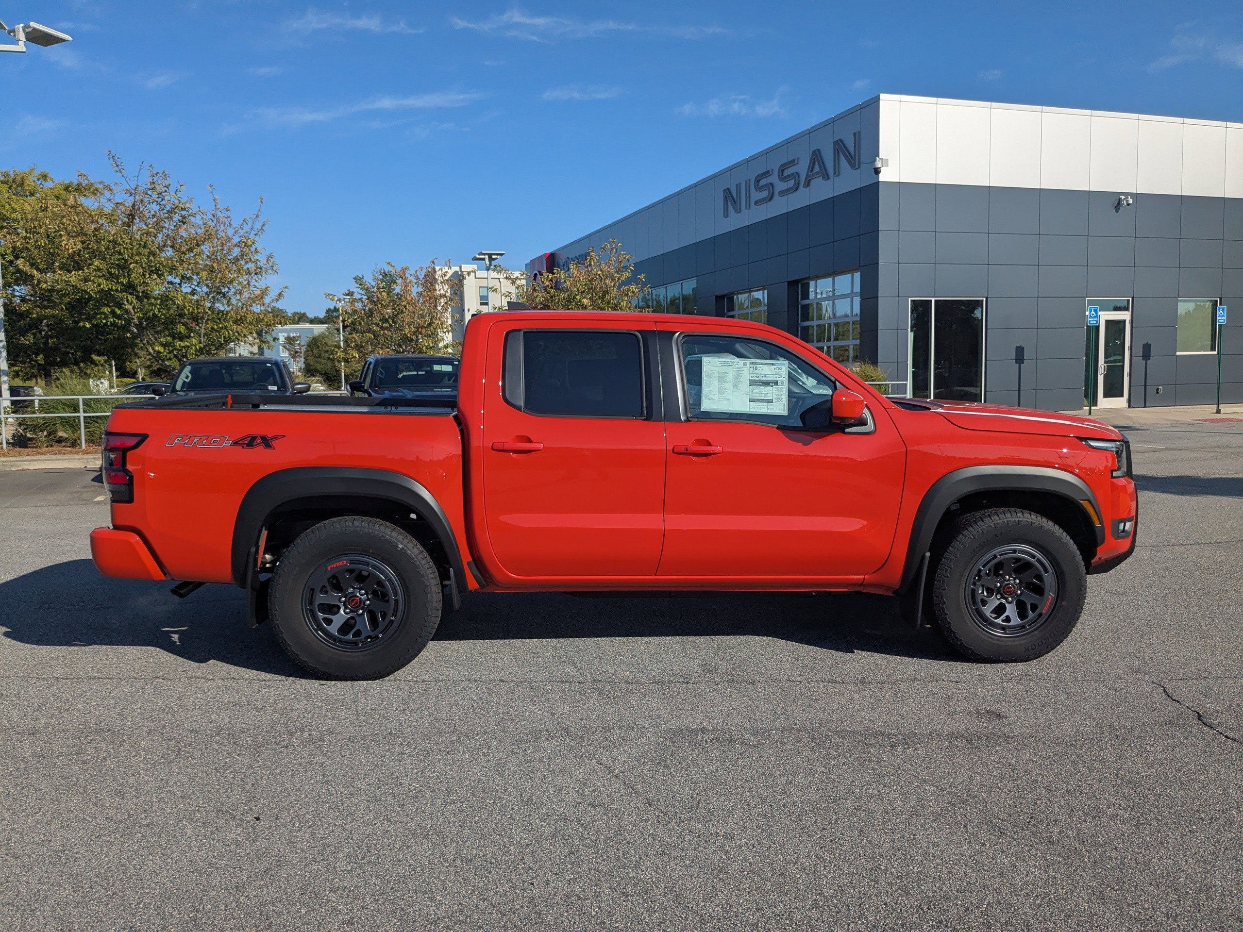 2026 Nissan Frontier Crew Cab PRO-4X photo 2