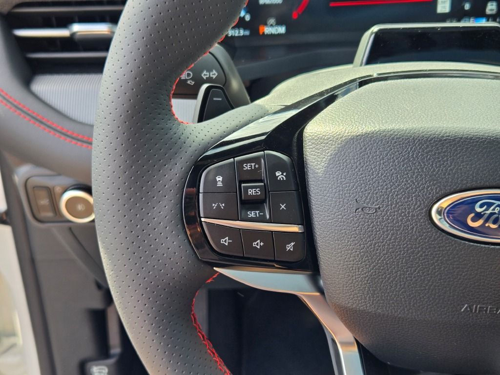 2025 Ford Explorer ST photo 32