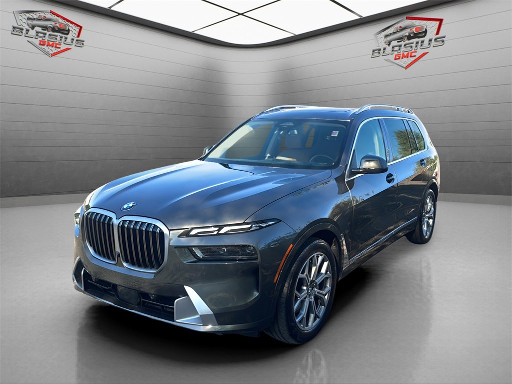 2023 BMW X7 40i's photo