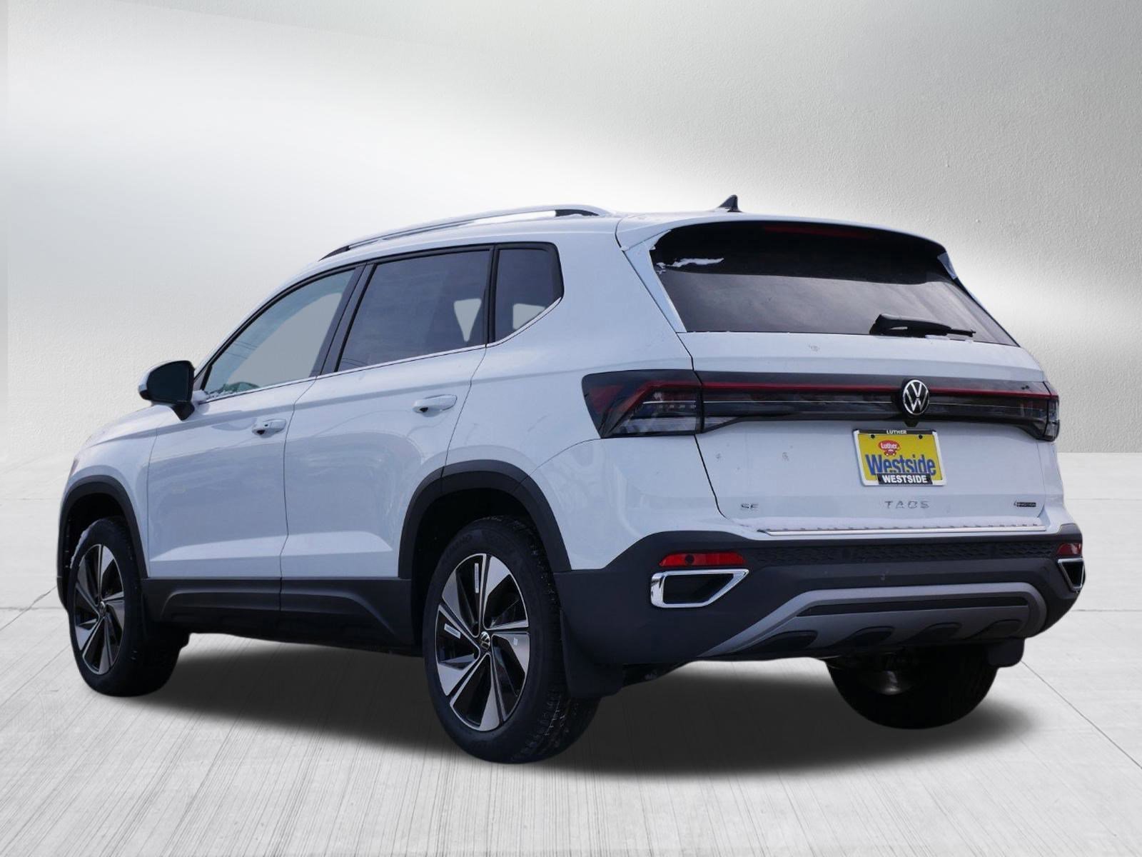 2025 Volkswagen Taos SE photo 2