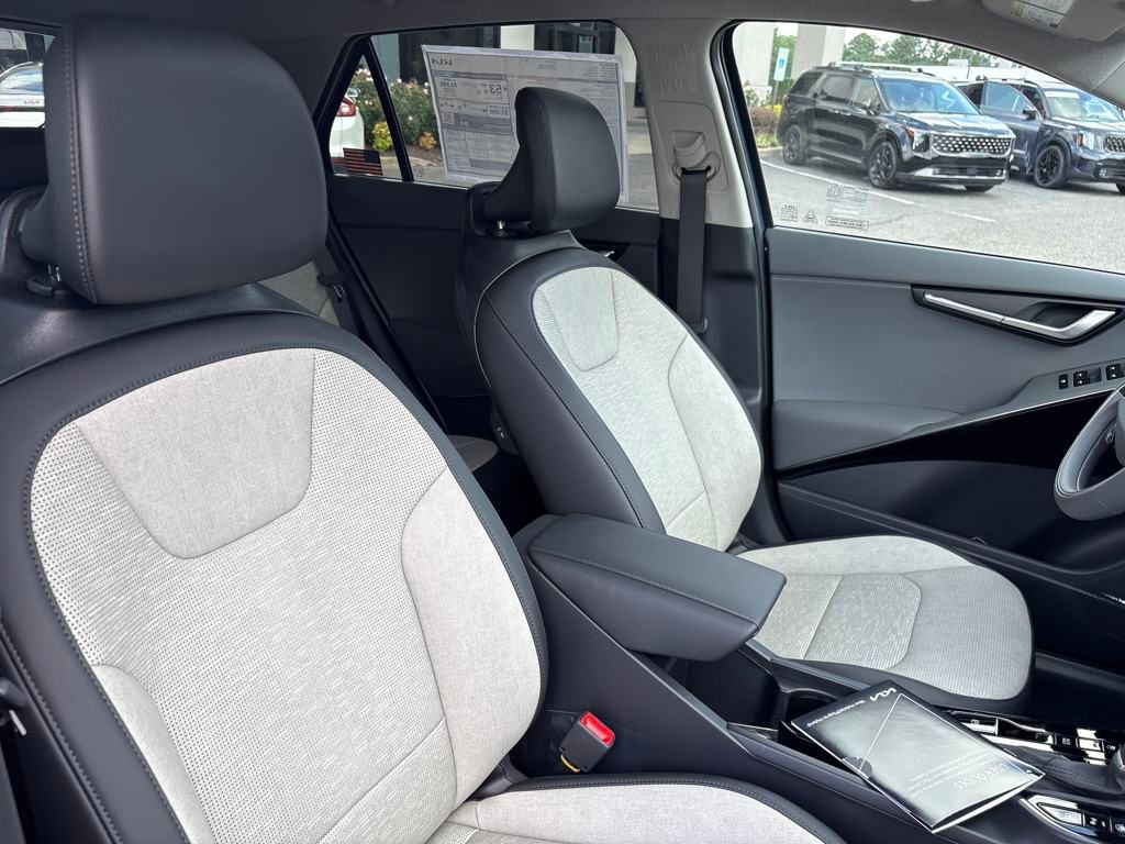 2025 Kia Niro SX photo 30