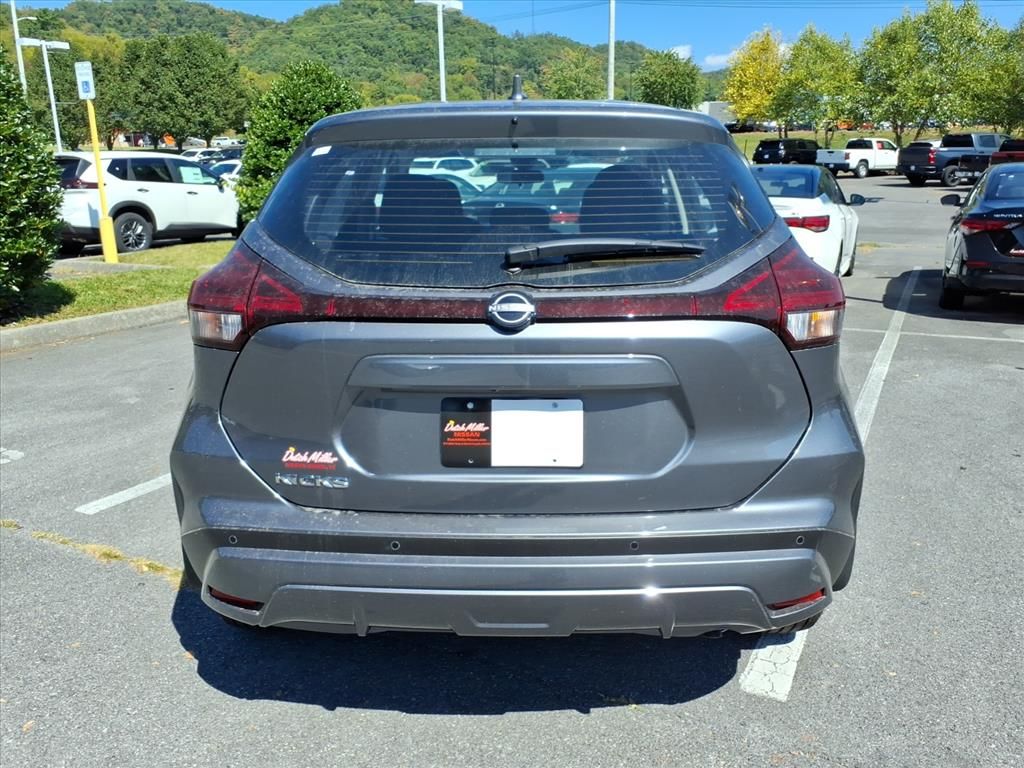 2025 Nissan Kicks Play S photo 3