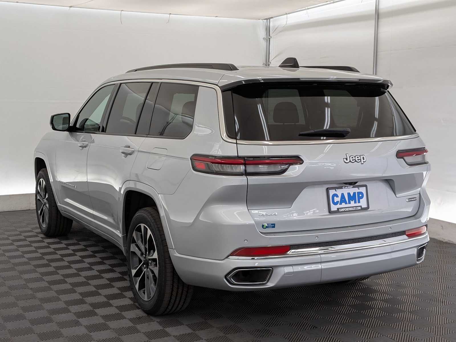 2024 Jeep Grand Cherokee Overland photo 3