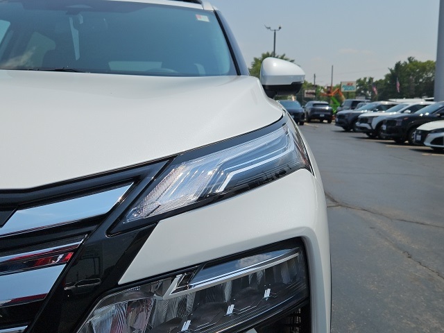 2025 Nissan Rogue Platinum photo 12