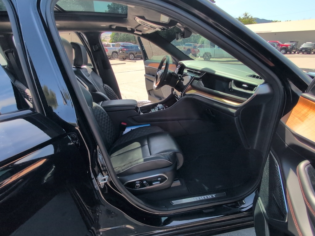 2022 Jeep Grand Cherokee Summit Reserve photo 29
