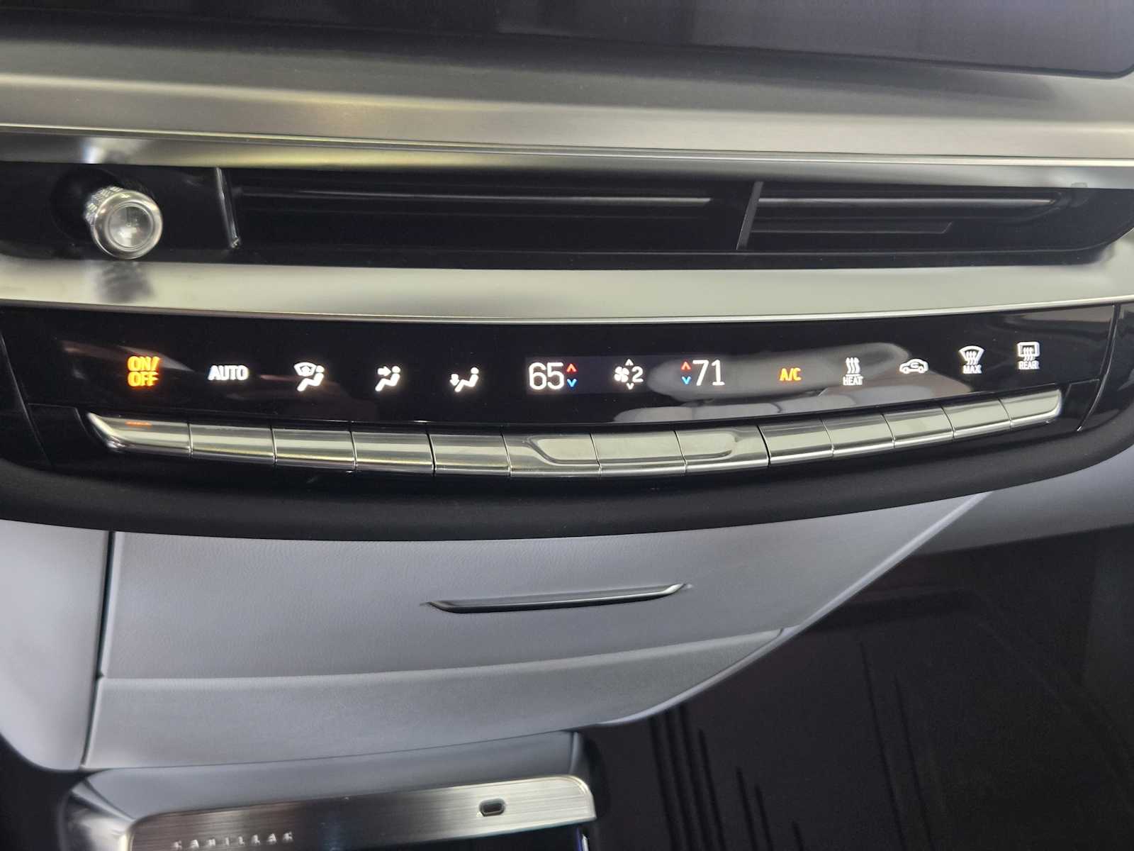 2025 Cadillac Lyriq Luxury photo 13