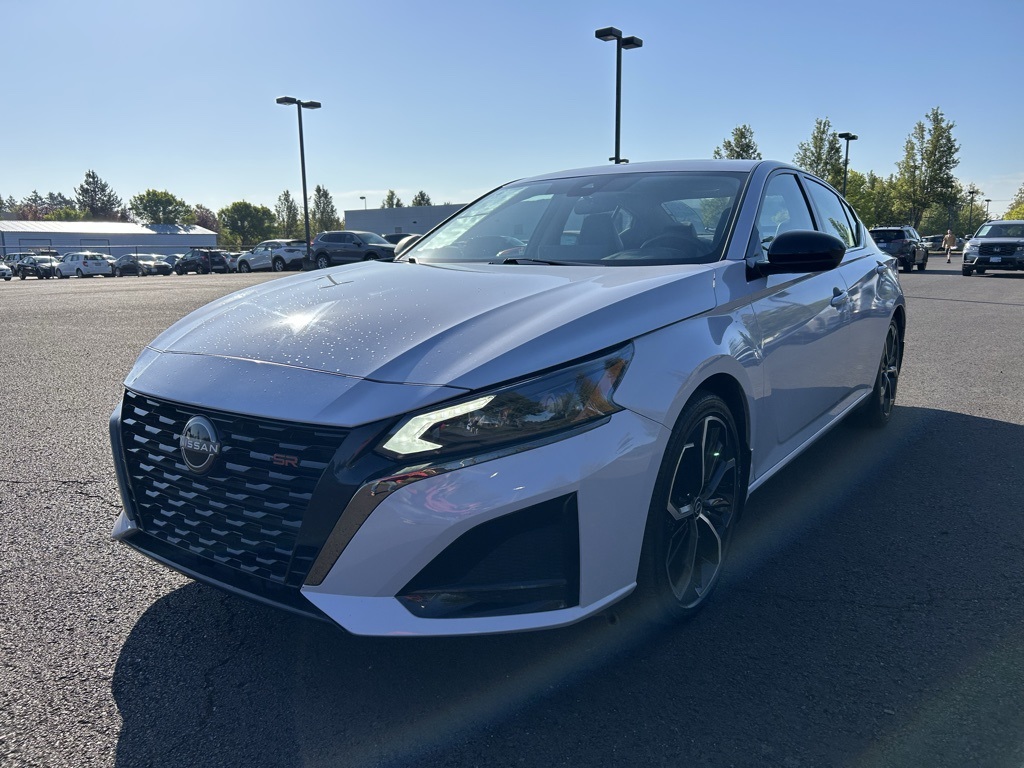 2024 Nissan Altima 2.5 SR photo 3