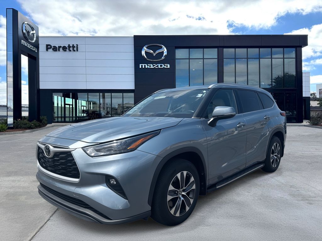 2022 Toyota Highlander XLE's photo