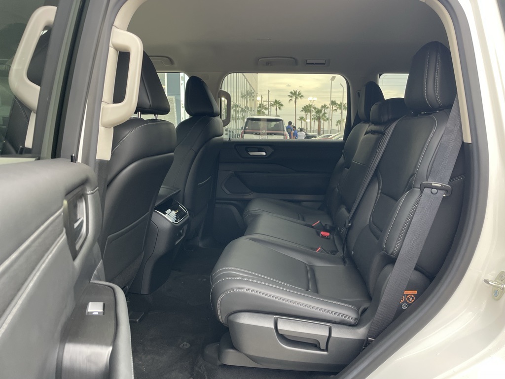 2025 Nissan Armada SV photo 19
