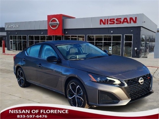 2025 Nissan Altima SR's photo