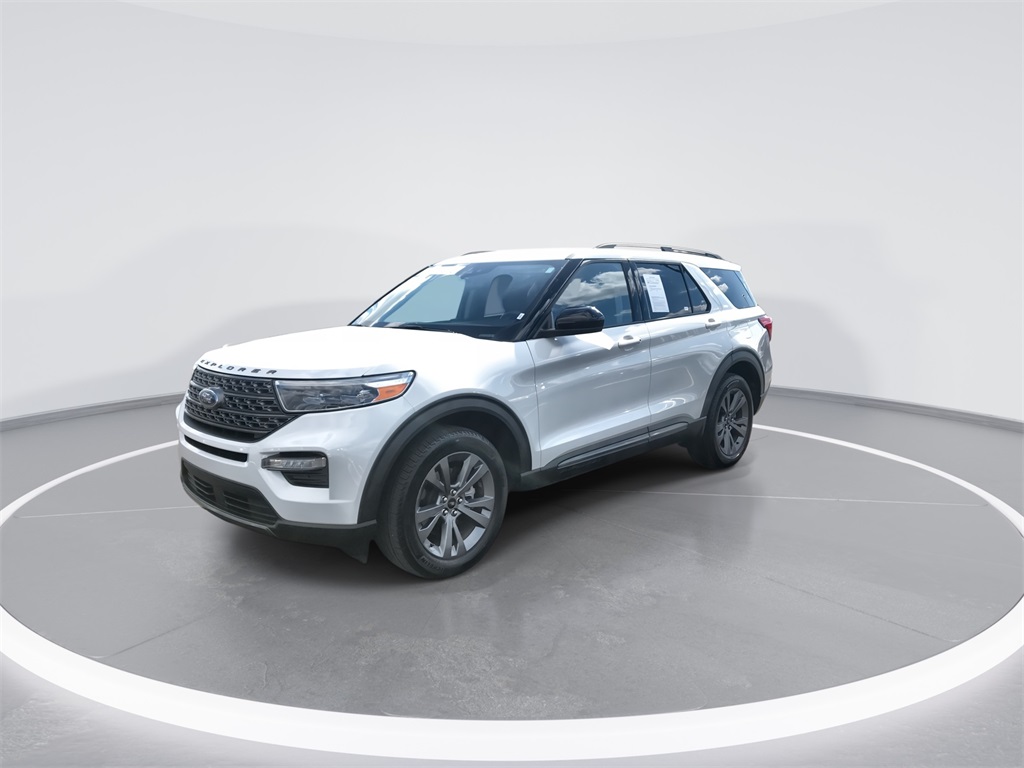 2023 Ford Explorer XLT photo 3