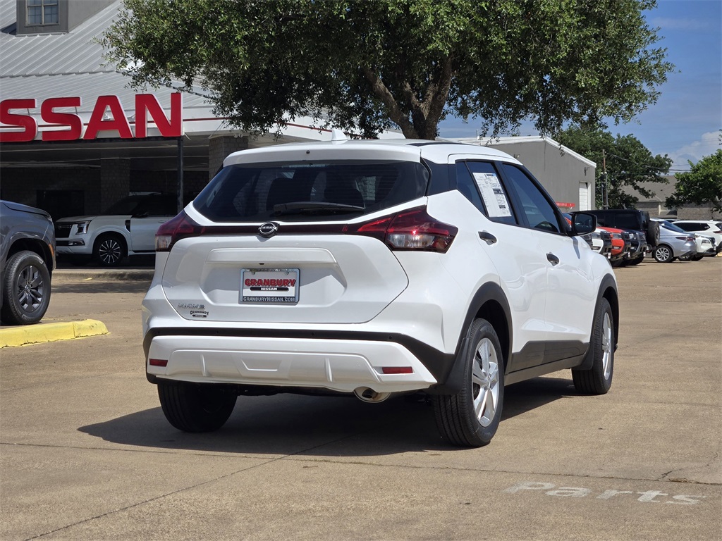 2025 Nissan Kicks Play S photo 3