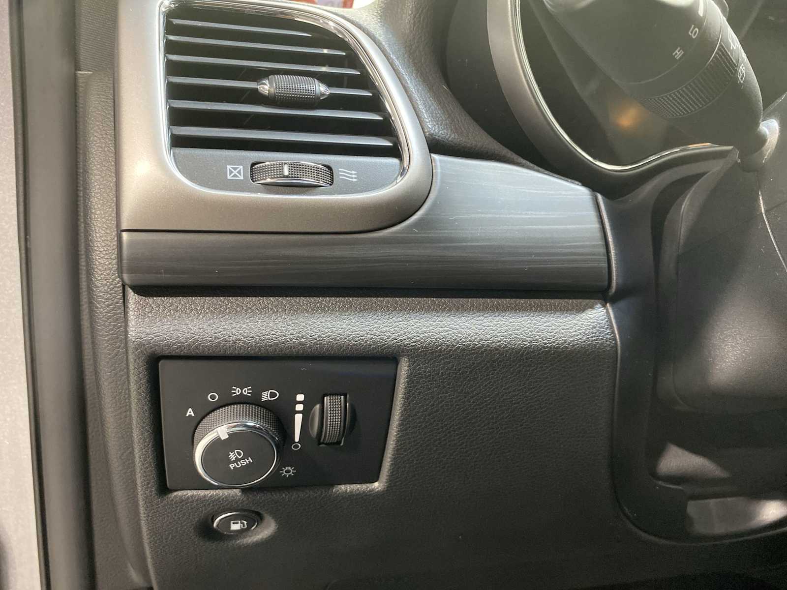 2019 Jeep Grand Cherokee Altitude photo 19