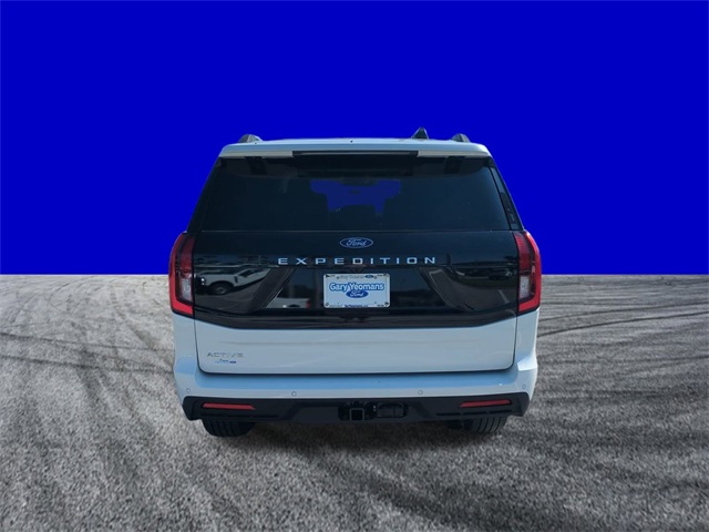 2025 Ford Expedition photo 3