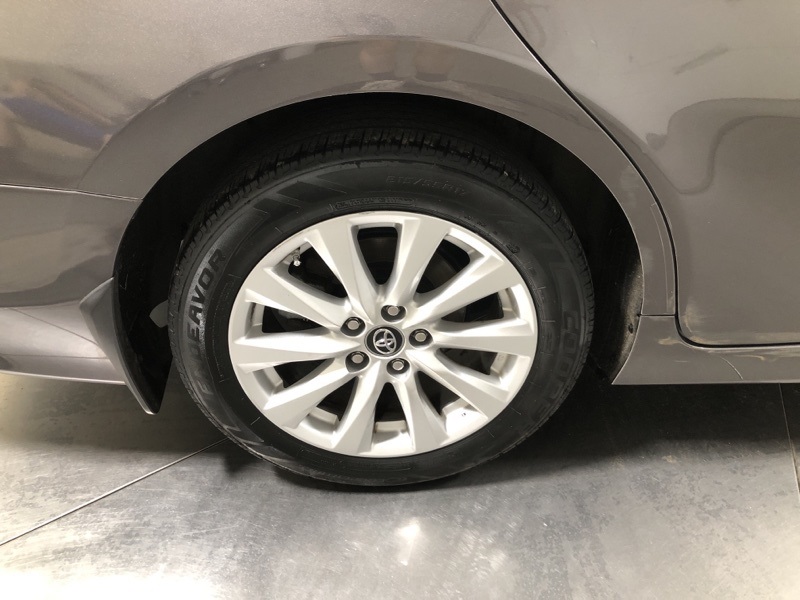 2019 Toyota Camry LE photo 8