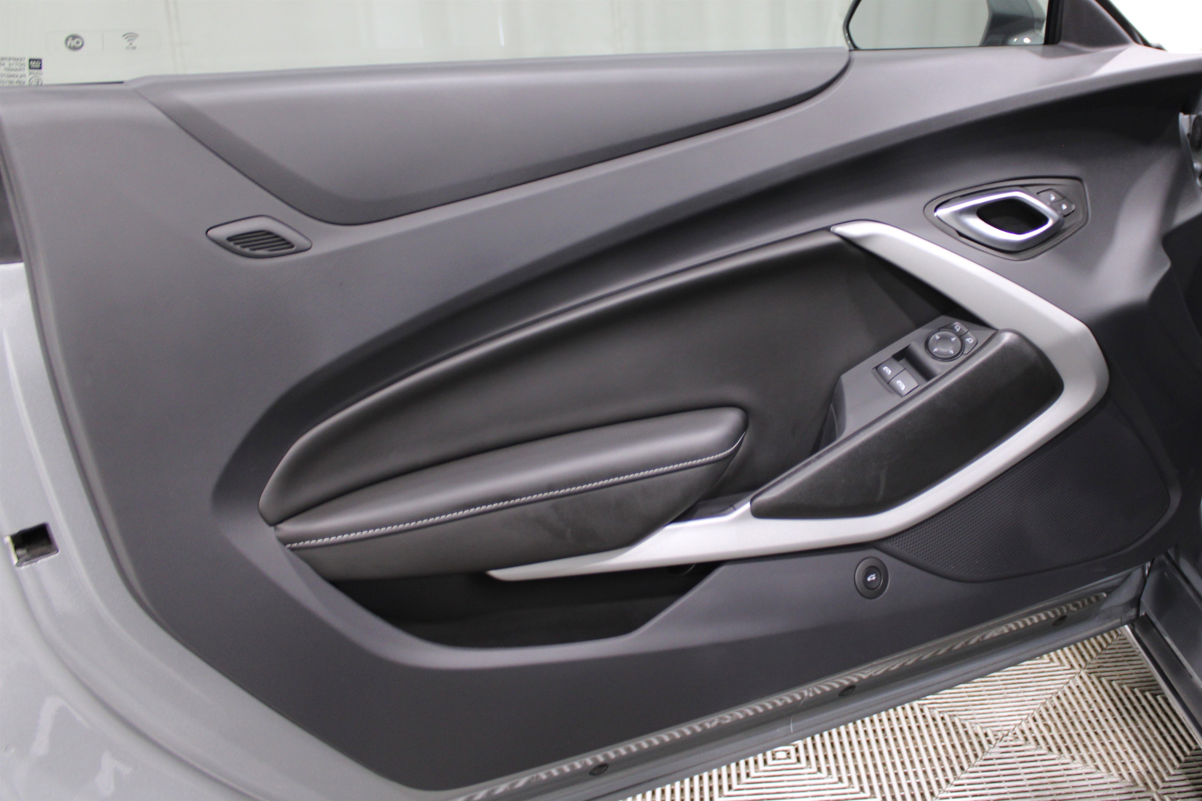 2024 Chevrolet Camaro LT1 photo 3