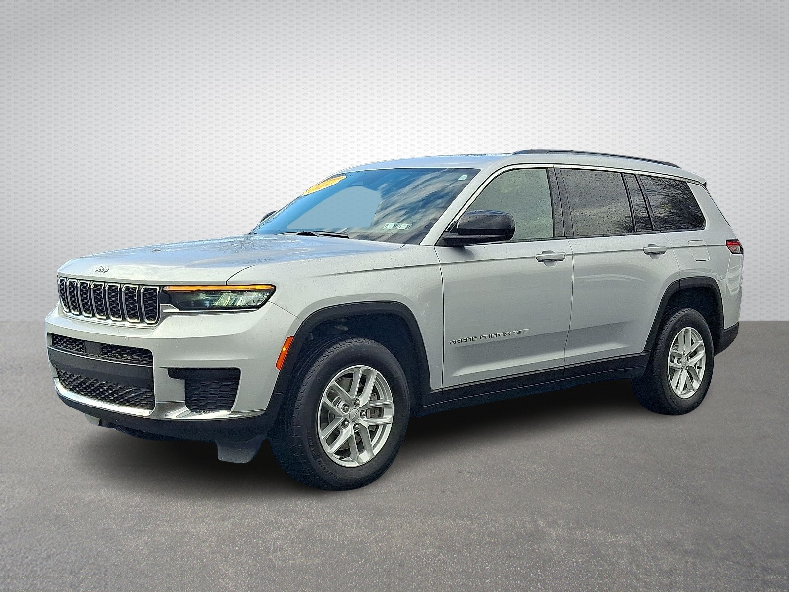 2024 Jeep Grand Cherokee Laredo photo 3