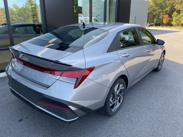 2025 Hyundai Elantra SEL Sport photo 4
