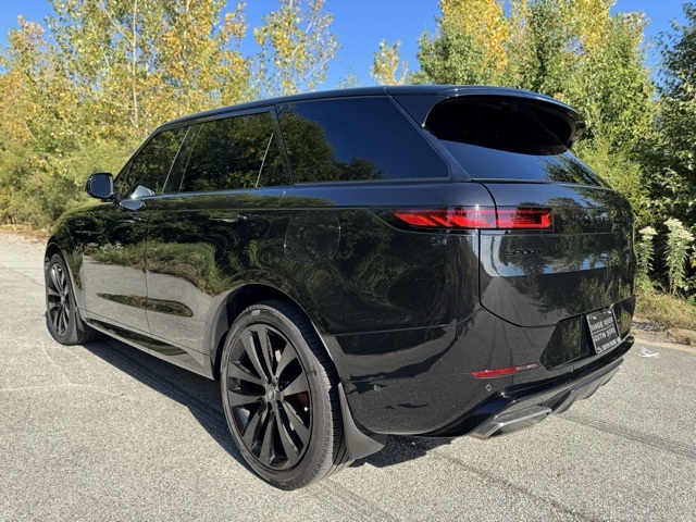 2025 Land Rover Range Rover Sport SE photo 8