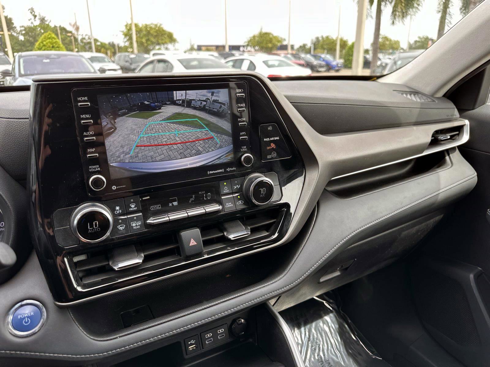 2022 Toyota Highlander LE Hybrid photo 25