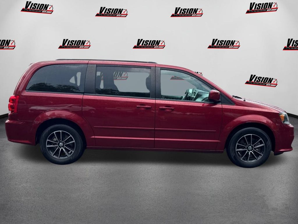2015 Dodge Grand Caravan R/T photo 4