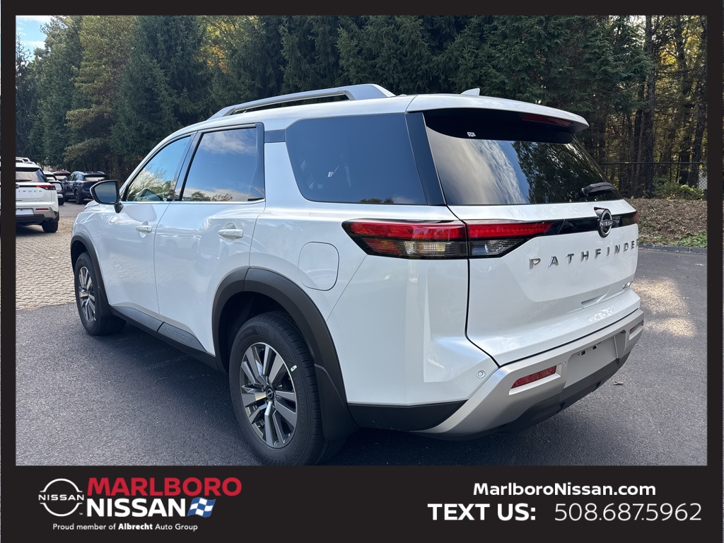 2025 Nissan Pathfinder SL photo 3
