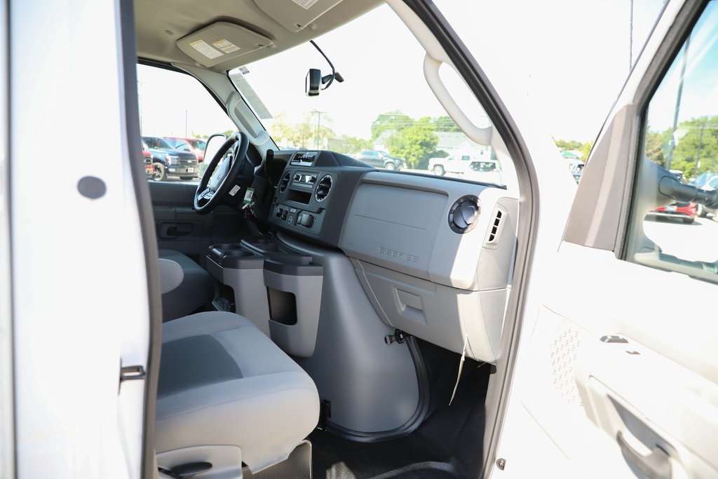 2025 Ford E-350 photo 33