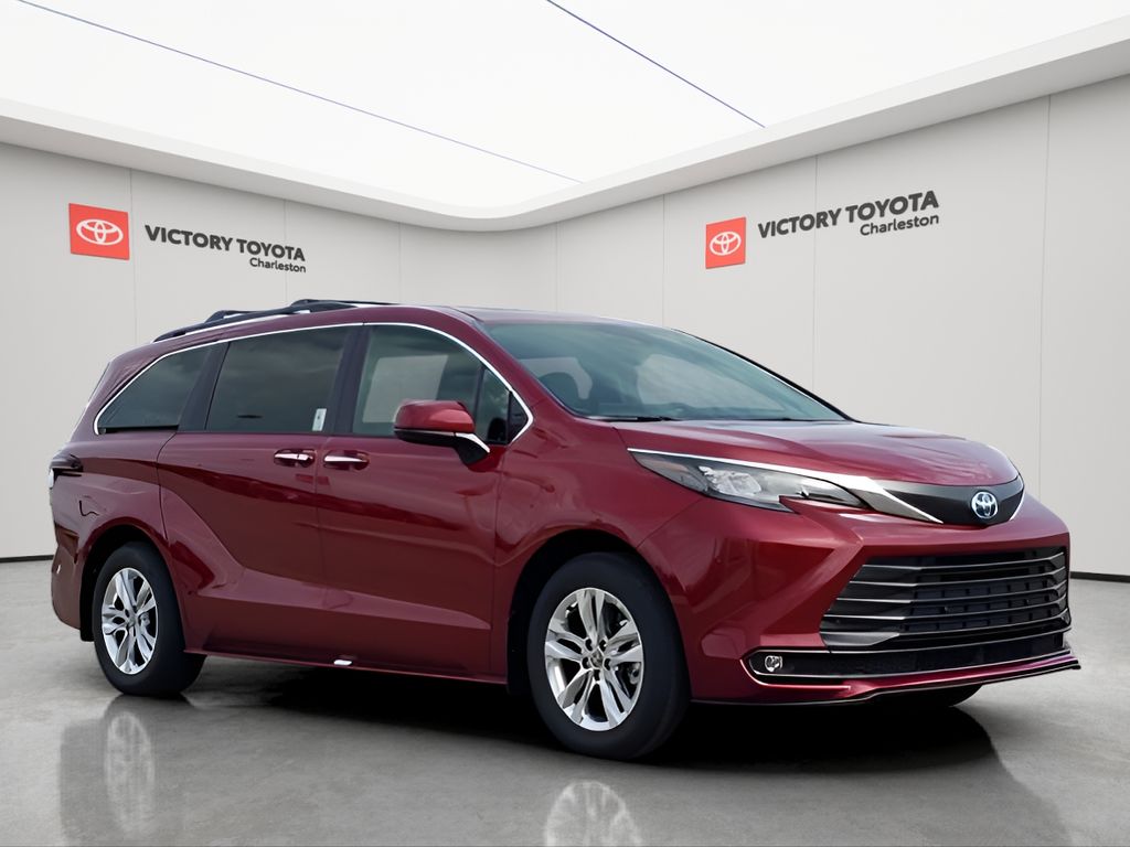 2025 Toyota Sienna XLE photo 2