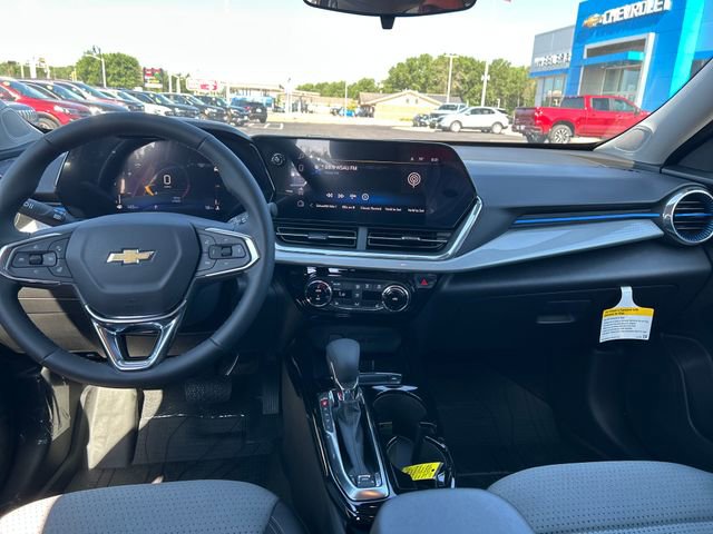 2025 Chevrolet Trax LT photo 11