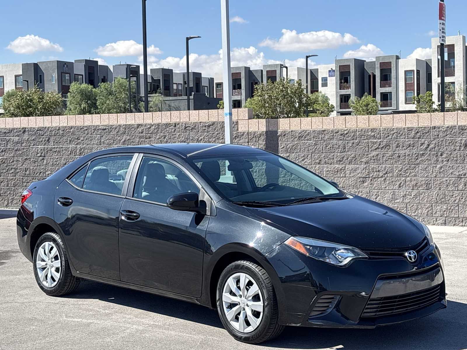 2016 Toyota Corolla LE photo 3