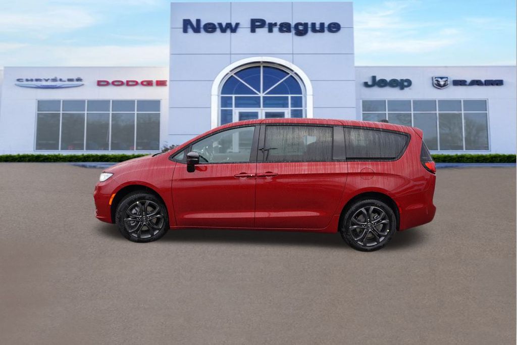 2026 Chrysler Pacifica photo 3