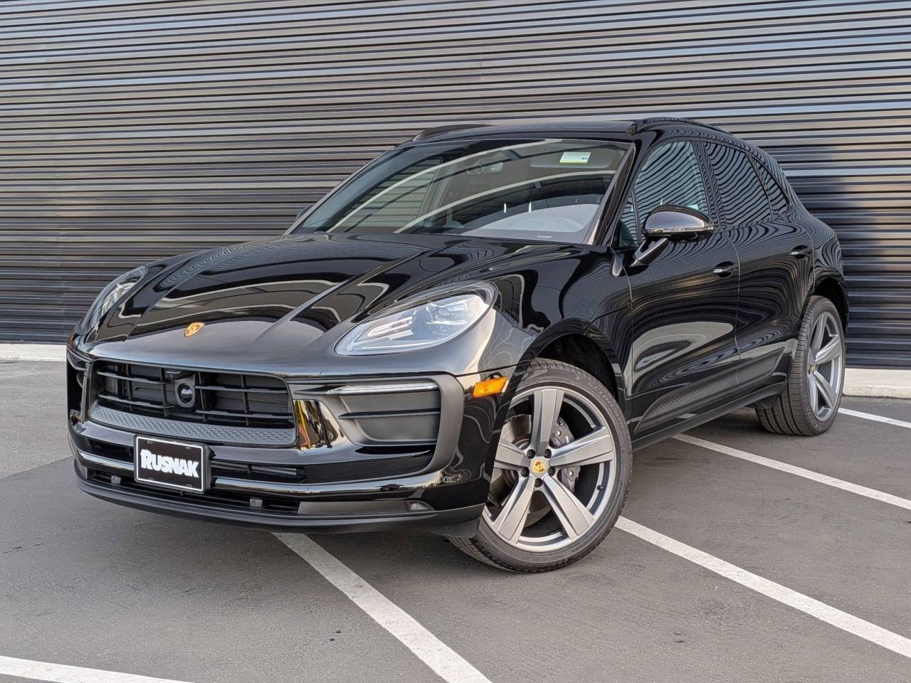 2025 Porsche Macan Base