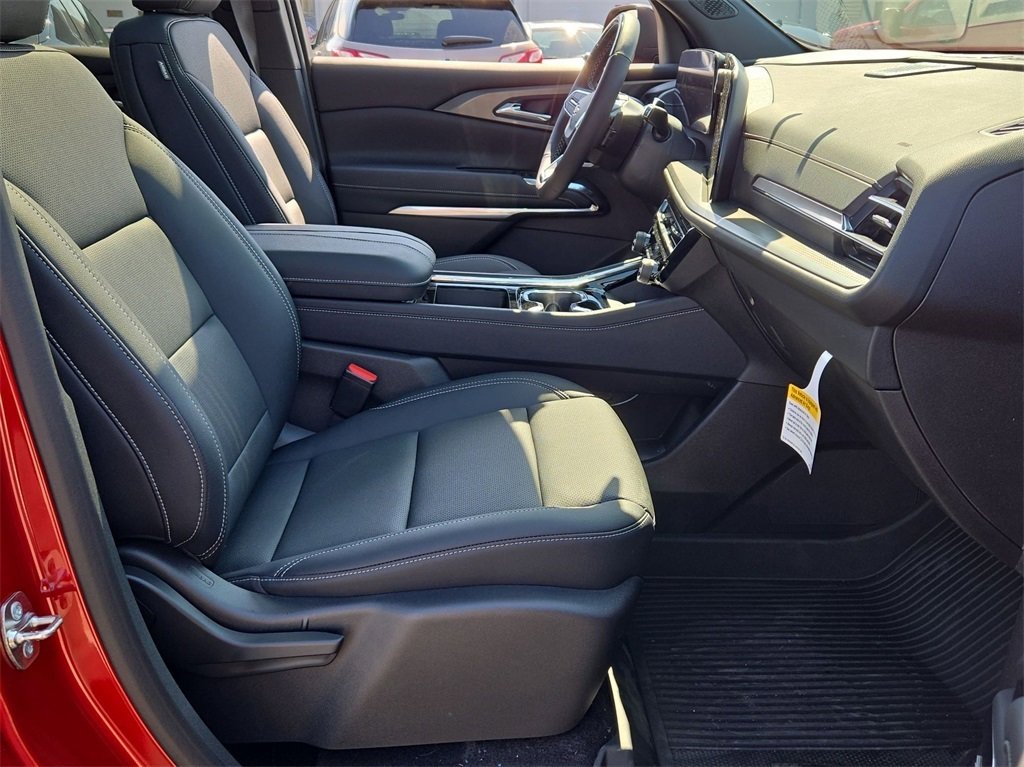 2025 Chevrolet Traverse photo 33