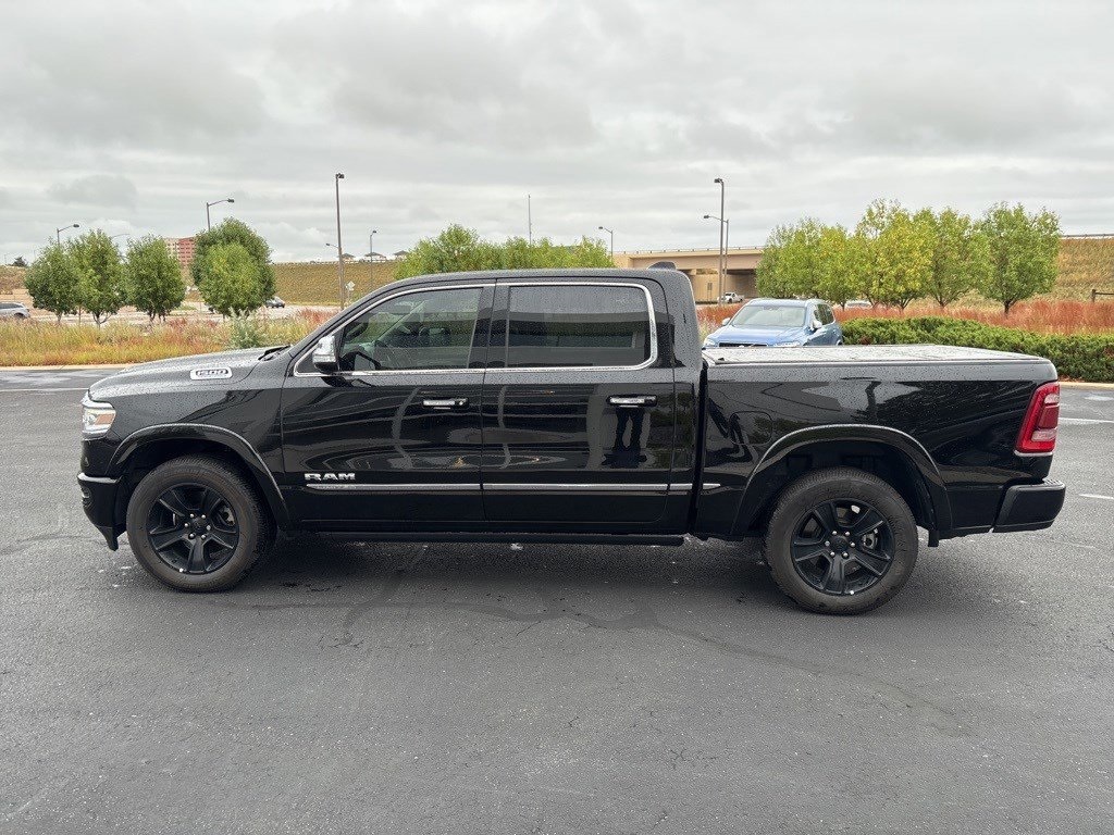 2022 Ram 1500 Limited photo 2