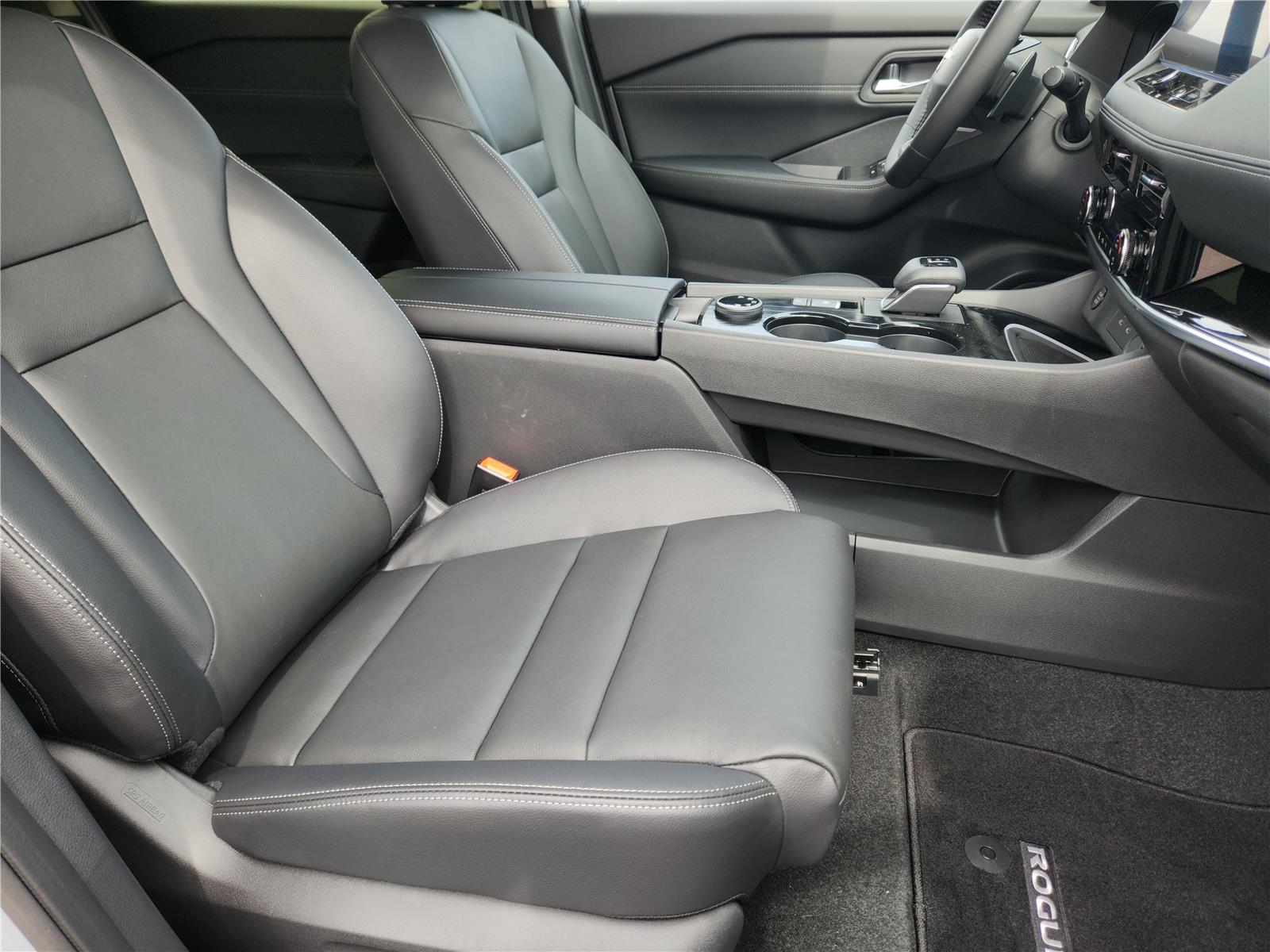 2025 Nissan Rogue SL photo 13