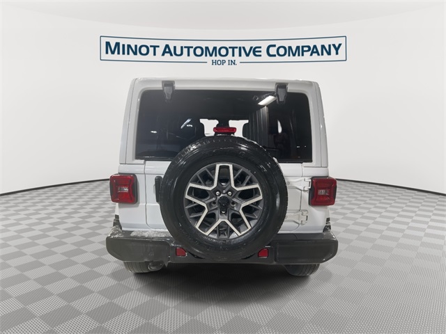 2024 Jeep Wrangler Sahara photo 4