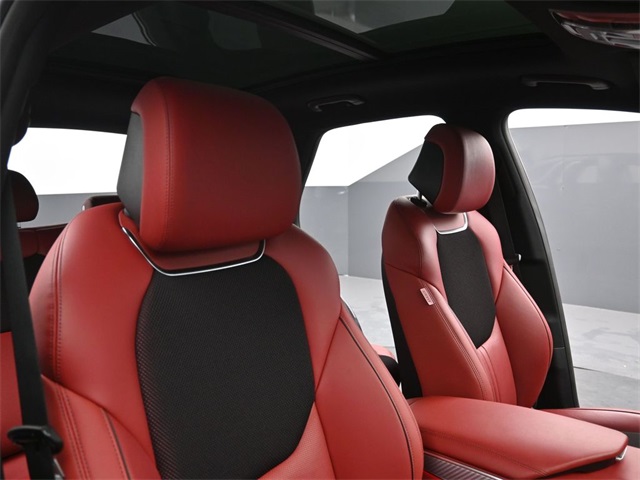 2025 GENESIS GV70 - Image 32