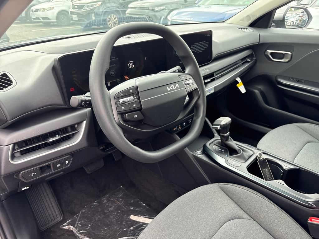 2025 Kia K4 LXS photo 13