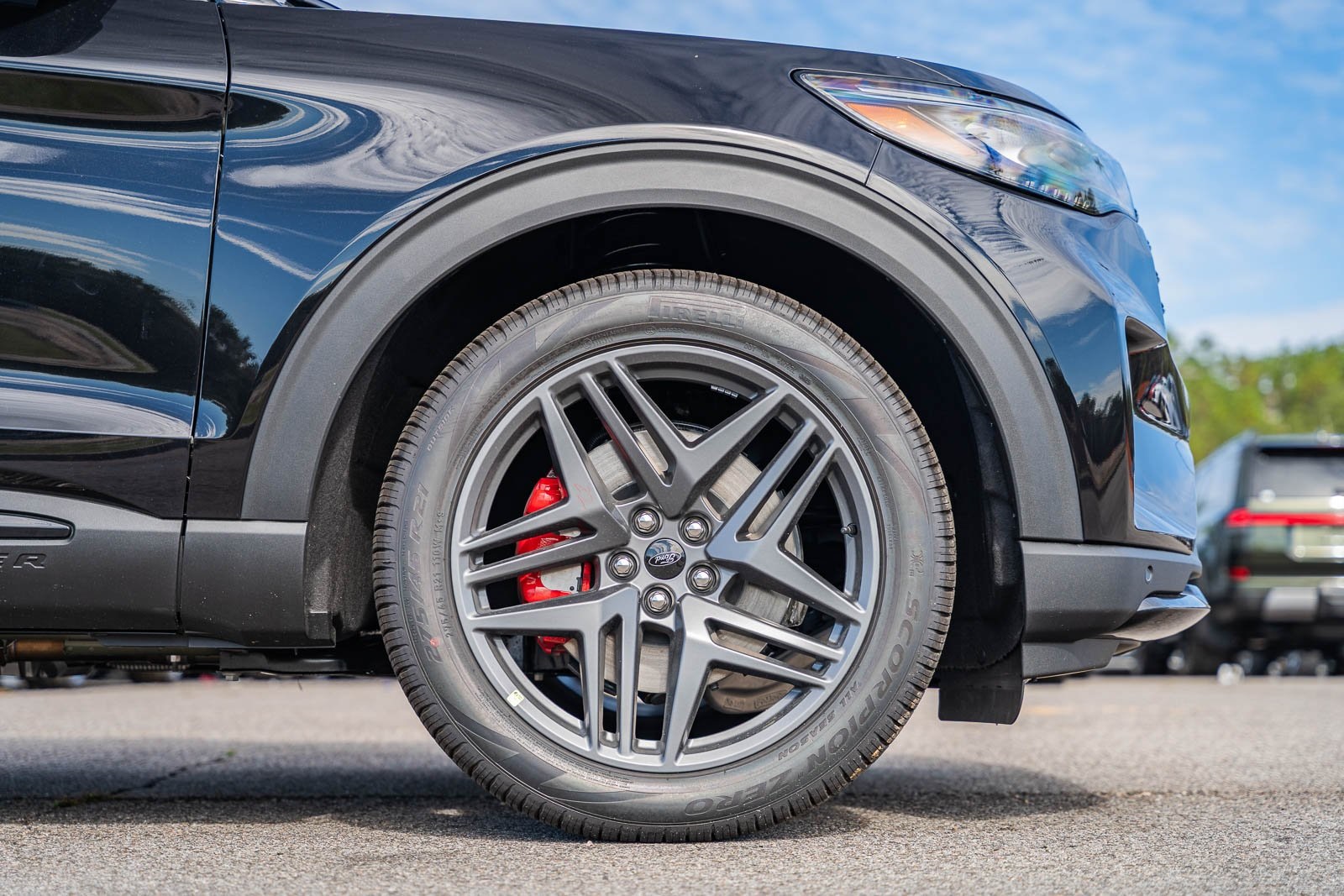 2025 Ford Explorer ST photo 2