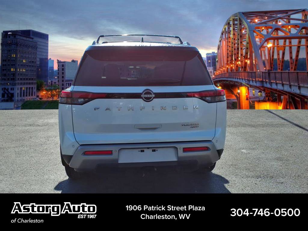 2024 Nissan Pathfinder Platinum photo 3