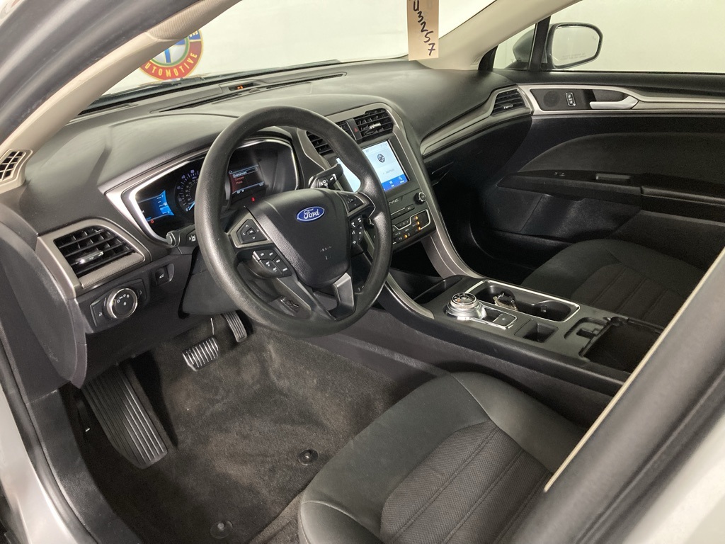 2020 Ford Fusion SE photo 3