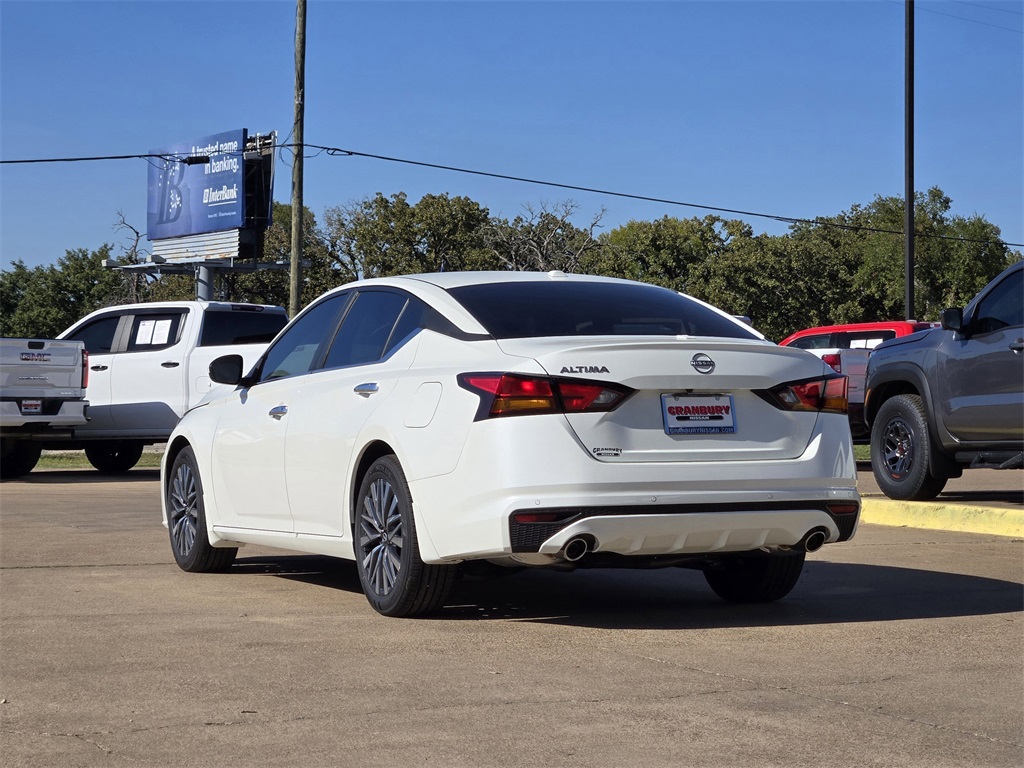 2025 Nissan Altima SV photo 3