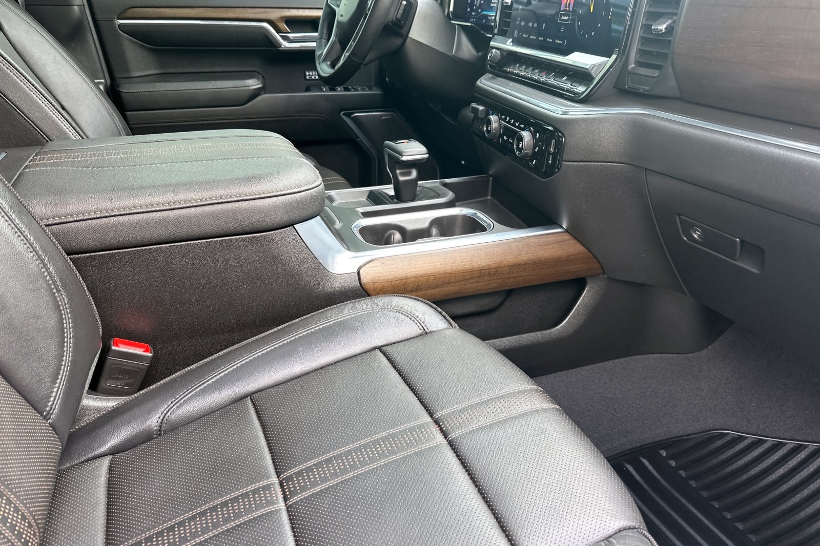 2024 Chevrolet Silverado 1500 High Country photo 15