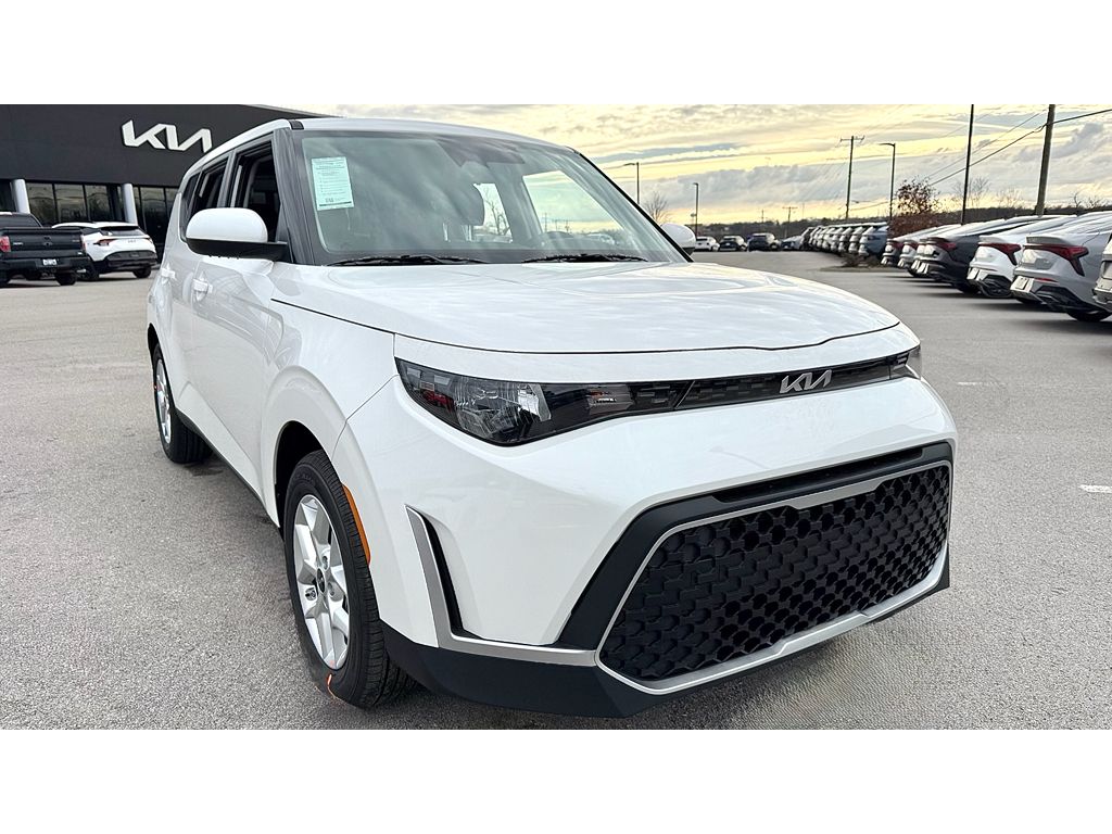 2025 Kia Soul LX's photo