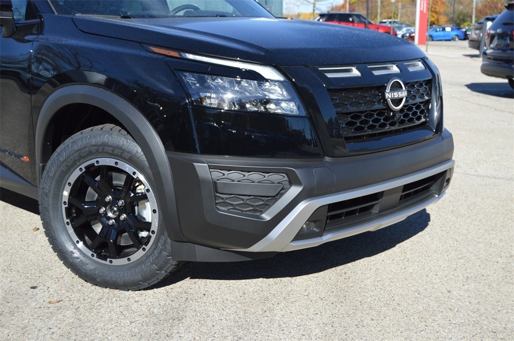 2025 Nissan Pathfinder Rock Creek photo 2